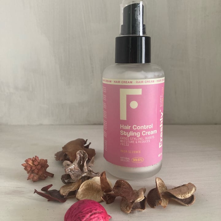 photo of Freshly Cosmetics Hair Control Styling Cream shared by @ilariuccia on  12 Mar 2025 - review