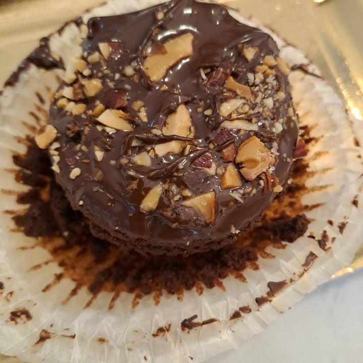 photo of Pasticceria Pieretti Muffin Al Cioccolato shared by @upliftingoctopus66 on  01 Jul 2024 - review
