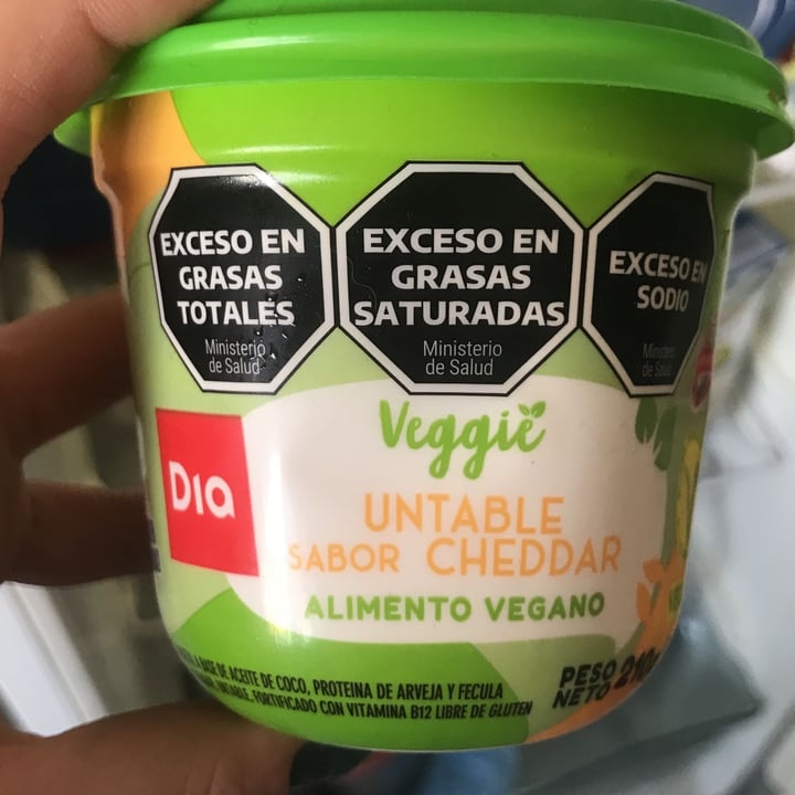 photo of Dia% Queso untable sabor cheddar shared by @micaelacardoso on  25 May 2025 - review