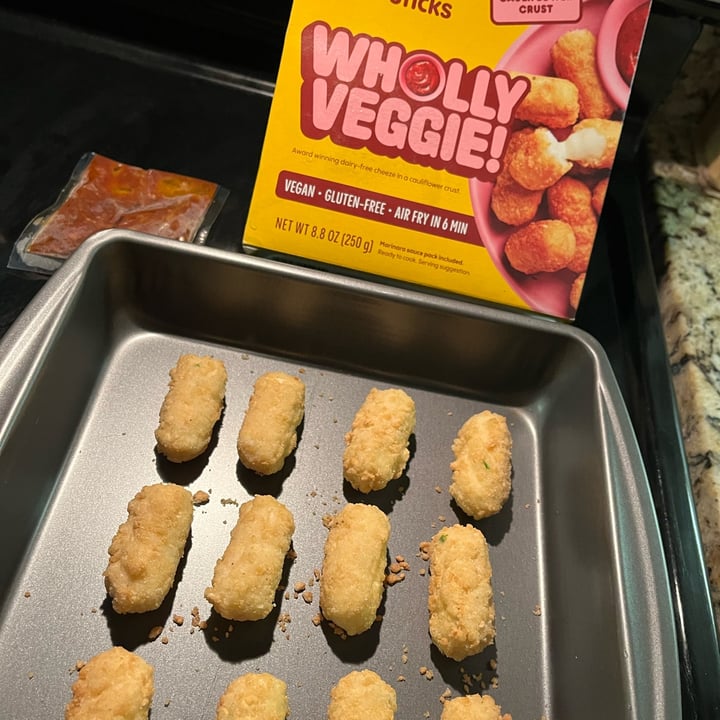 photo of Wholly veggie Mozzarella Style Sticks shared by @daniveganbrazil on  18 Feb 2024 - review