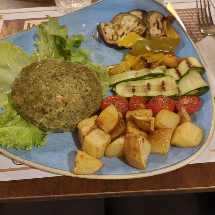 photo of Clover Irish Pub medaglione di verdure con contorni shared by @kiki8 on  11 Oct 2024 - review