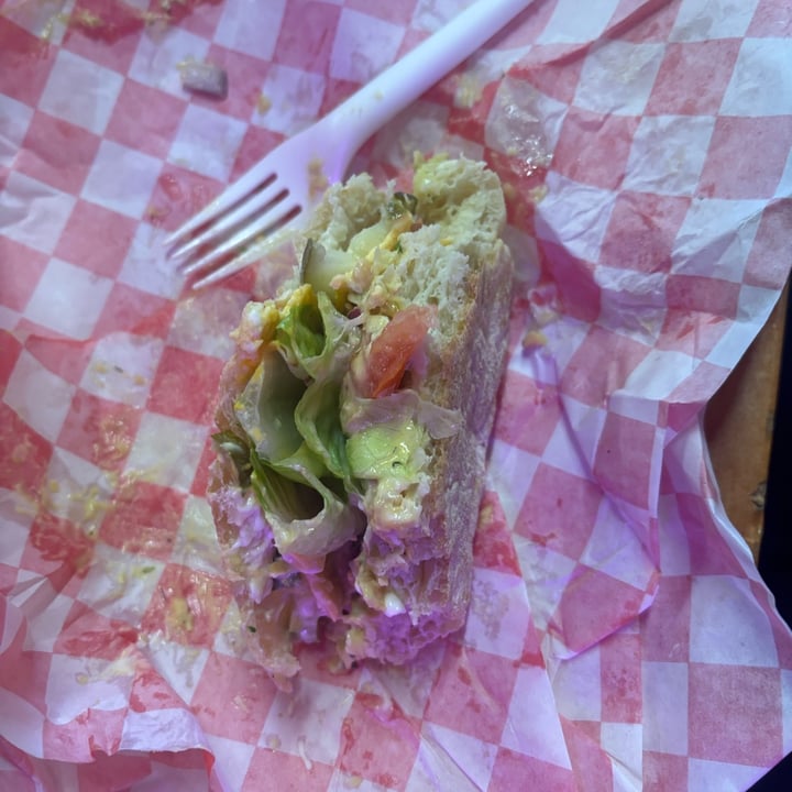 photo of Glowing Juices / Vegan Market Chickpea “Tuna” sandwhich shared by @esmevegana on  28 Sep 2025 - review
