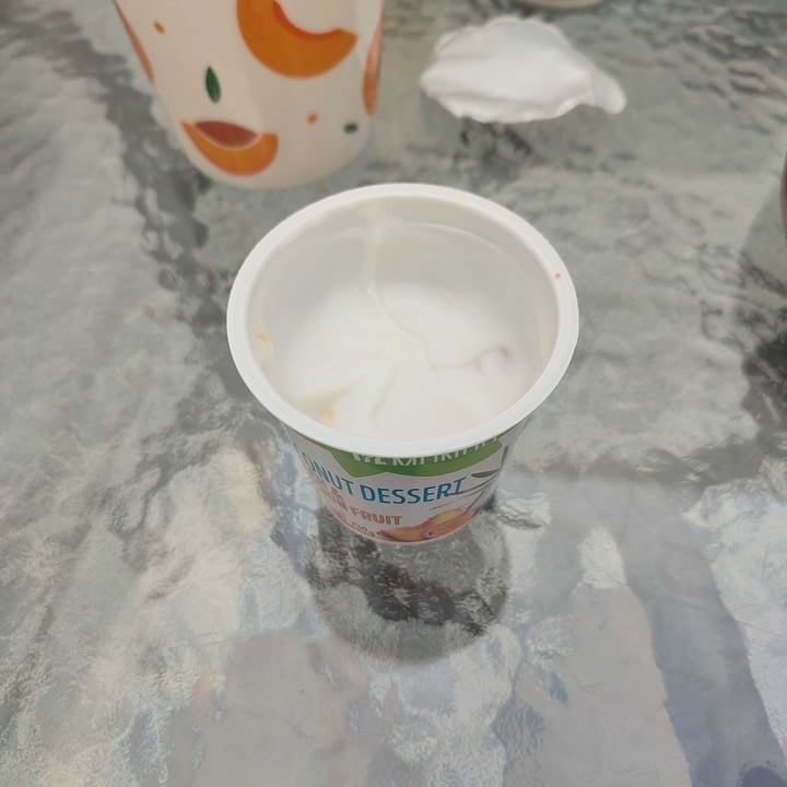photo of Vemondo Coconut Peach & Passion Fruit shared by @theandalusianqueer on  01 Jun 2025 - review