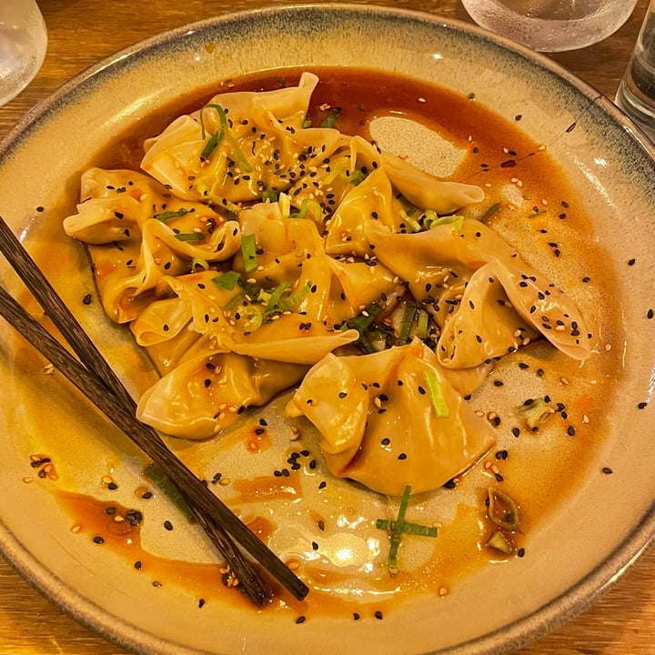 photo of Meet Vegano Dumplings rellenos de pasta de edamame y trufa shared by @sophiegiuge on  18 Sep 2023 - review