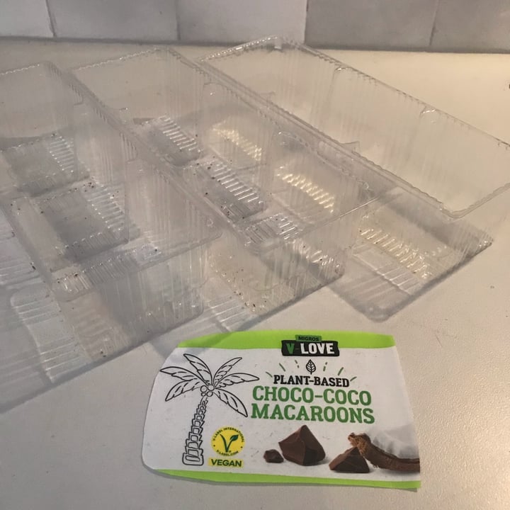 photo of Migros V-Love Choco-Coco Macaroons shared by @ladypanda on  14 Mar 2024 - review