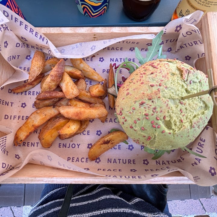 photo of Flower Burger Planter burger shared by @crivi on  07 May 2025 - review