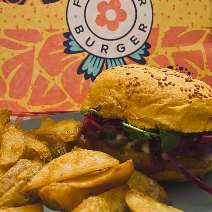 photo of Flower Burger botanical burger shared by @veganenrose on  01 Oct 2023 - review