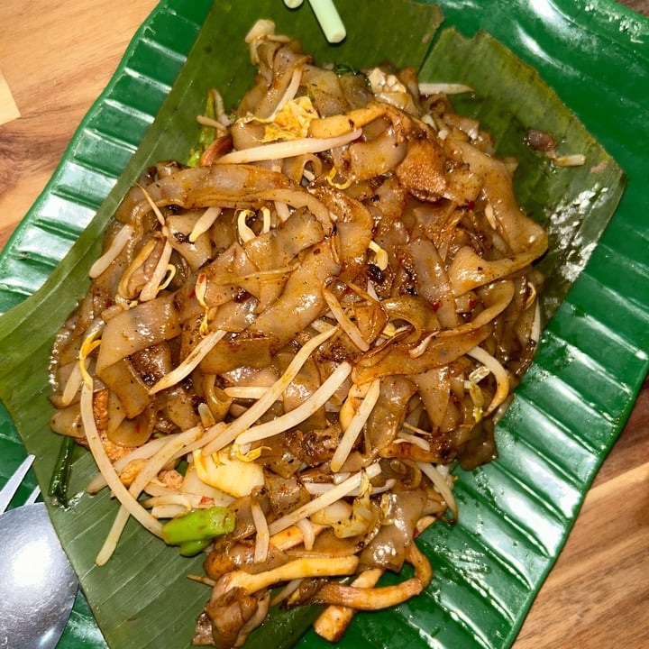 photo of Blue Boy Vegetarian Food Centre Vegetarian Fried Kuey Teow shared by @tiascaz on  01 Mar 2024 - review