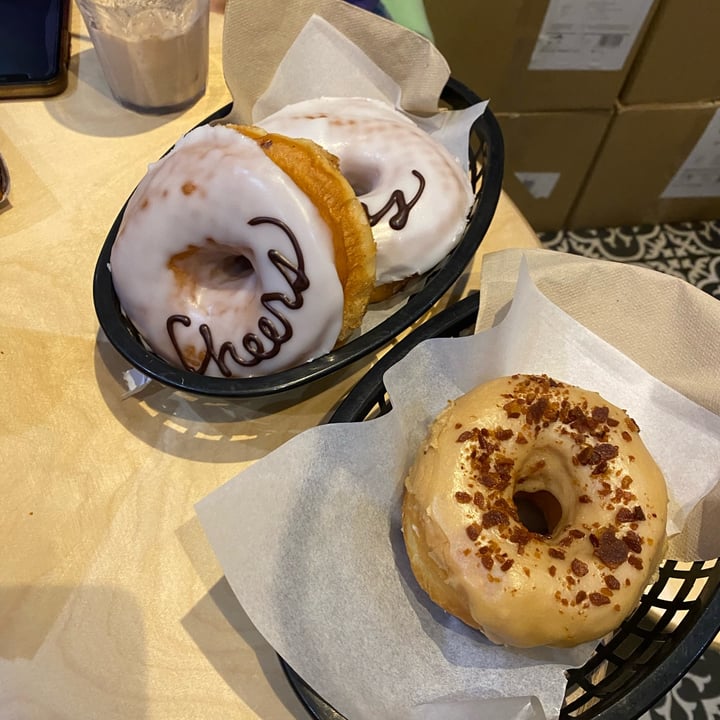 photo of Boneshaker Doughnuts doc holiday donut shared by @veganfuorisede on  08 Mar 2024 - review