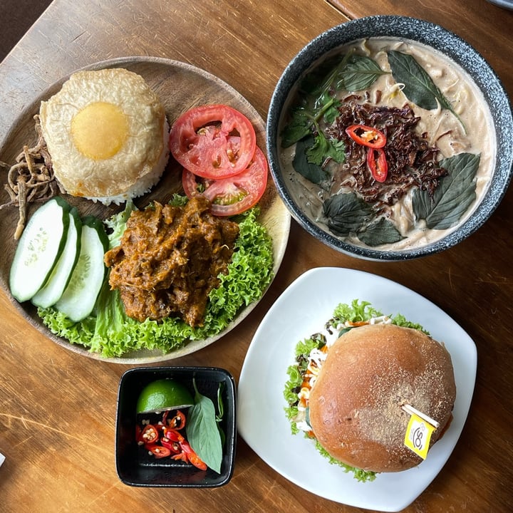 photo of nomVnom Bistro toon Rendang Rice With Vegan Fried Plantegg shared by @veggiexplorer on  21 Aug 2023 - review