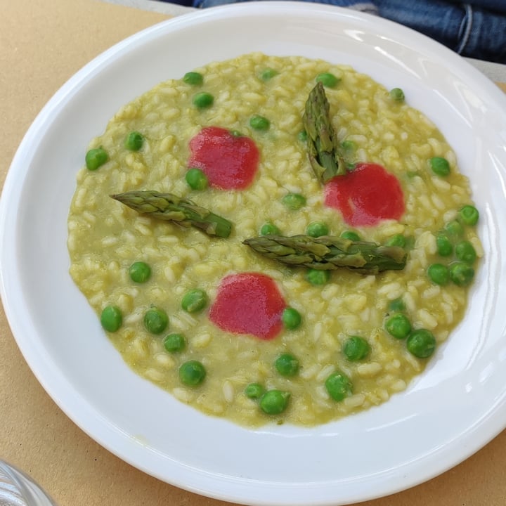 photo of Teresa Of Strawberries risotto in salsa di asparagi, piselli e fragole shared by @viveregreenn on  25 Apr 2024 - review