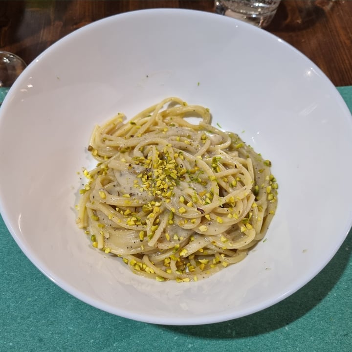 photo of La puntarella pazza Spaghetto Cacio E Pepe Con Limone E Pistacchio shared by @hain on  23 Aug 2023 - review