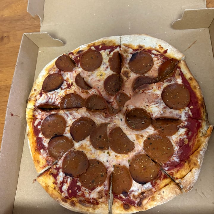 photo of Angelina's Apizza Vegan Pepperoni and Cheeze Pizza shared by @maccafan1974 on  23 Apr 2025 - review