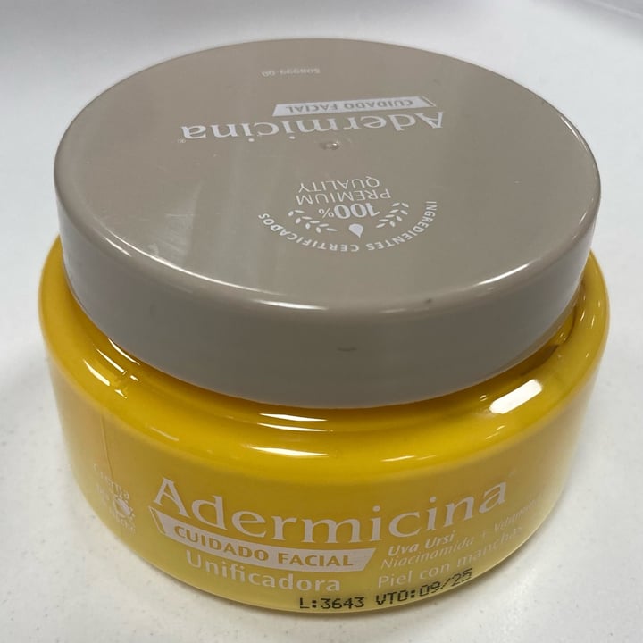 photo of adermicina Crema unificadora con Niacinamida y Vitamina E shared by @loana on  31 Mar 2024 - review