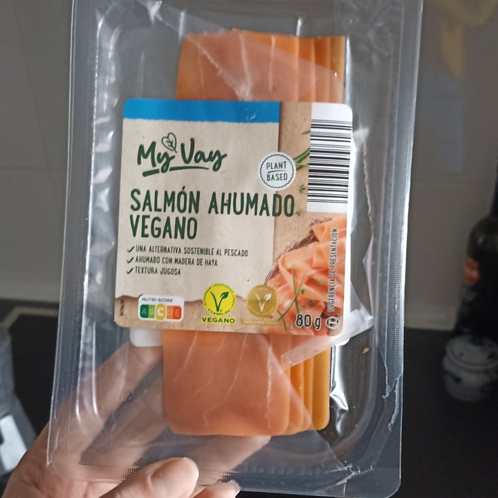 photo of MyVeg salmon ahumado vegano shared by @leiremarcs on  01 Apr 2025 - review