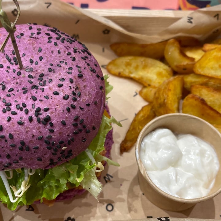 photo of Flower Burger Flower Burger shared by @cinziadicioccio on  27 Jan 2024 - review