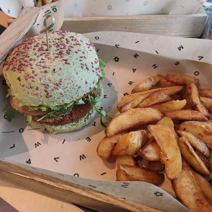 photo of Flower Burger elf burger shared by @niklabelloli1 on  30 Dec 2023 - review