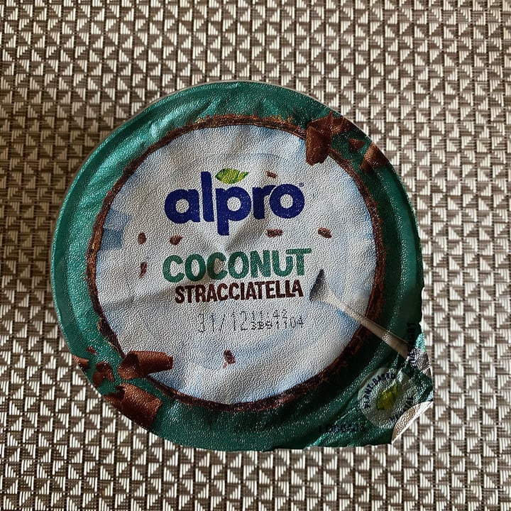photo of Alpro yogurt coconut stracciatella shared by @oceanideserti on  21 Dec 2024 - review