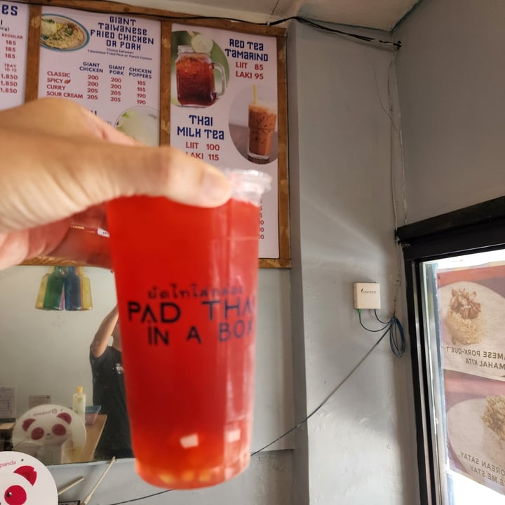 photo of Pad Thai in a Box Red Tea Tamarind shared by @teamaldous on  25 Apr 2024 - review