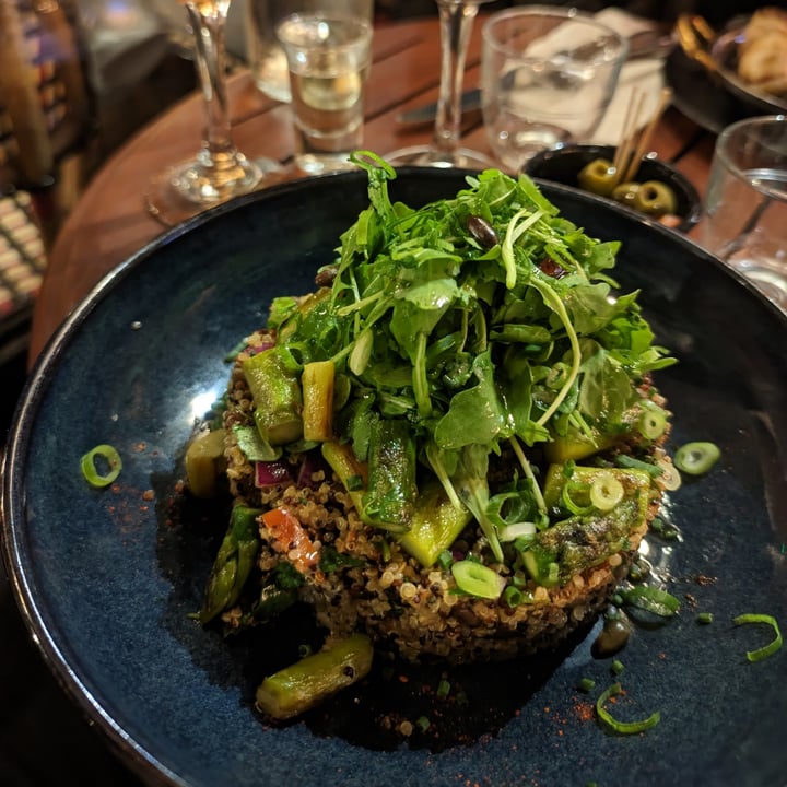 photo of Restaurant Francoeur La salade Végan tide aux 3 quinoas,
asperges verts & vinaigrette miso/yuzu shared by @franzepam on  04 Sep 2023 - review