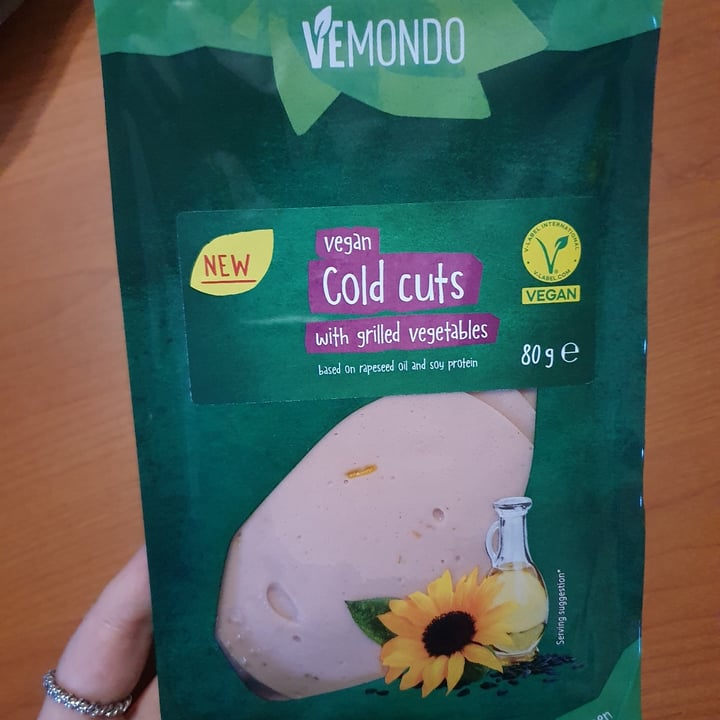 photo of Vemondo vegan cold cuts with grilled vegetables shared by @tomma97 on  14 Jan 2024 - review