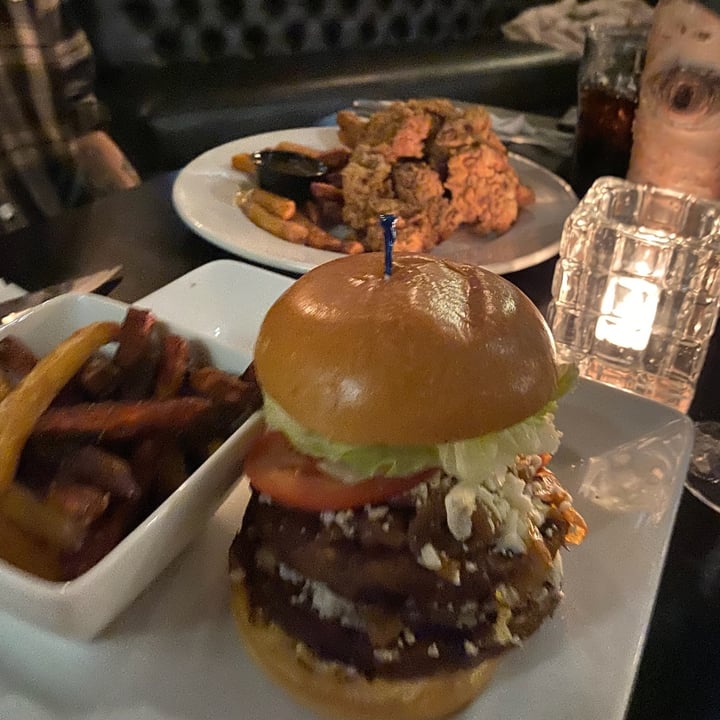 photo of ALE - Amberwood Lounge & Eatery Black Bean Burger shared by @veganvivid on  13 Oct 2023 - review