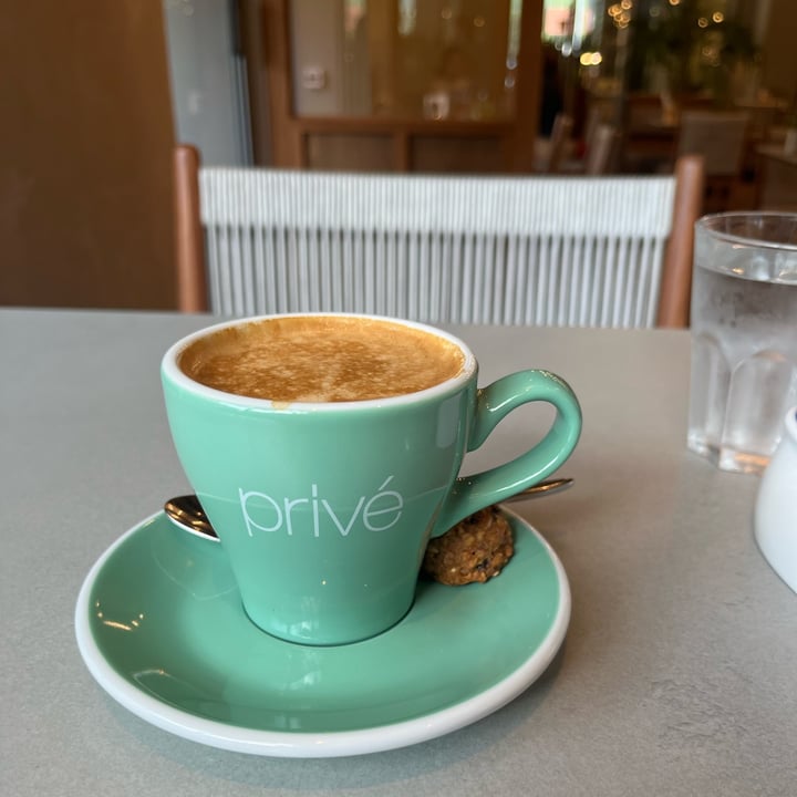photo of Privé Hot Flat White with Soy Milk shared by @soy-orbison on  15 May 2024 - review