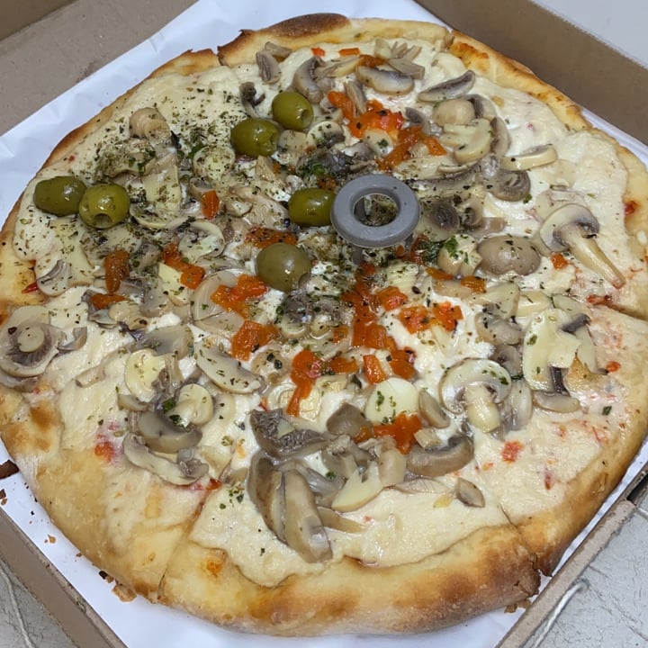 photo of Pizzeria El Golpe Pizza de champignones shared by @aritagim on  06 Oct 2023 - review