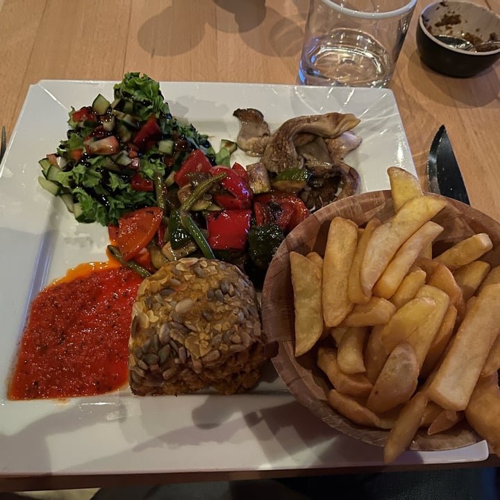 photo of Hereford nut roast shared by @laraaleo on  01 Apr 2024 - review