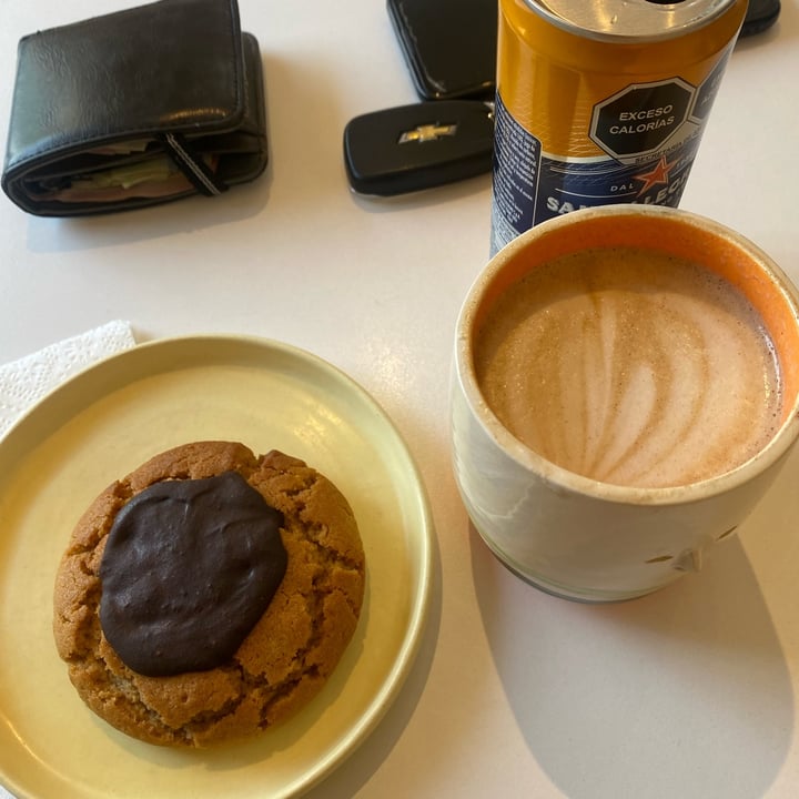 photo of Café Felipa galleta de crema de cacahuate y chocolate shared by @rogerfriday on  17 Sep 2024 - review