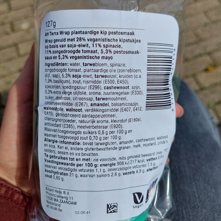 photo of Albert Heijn AH terra wrap plantaardige kip pestosmaak shared by @frendssnotfood on  08 Apr 2024 - review