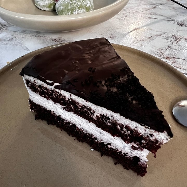 photo of The Vegan Roll Oreo cake shared by @lopasil on  15 Aug 2024 - review