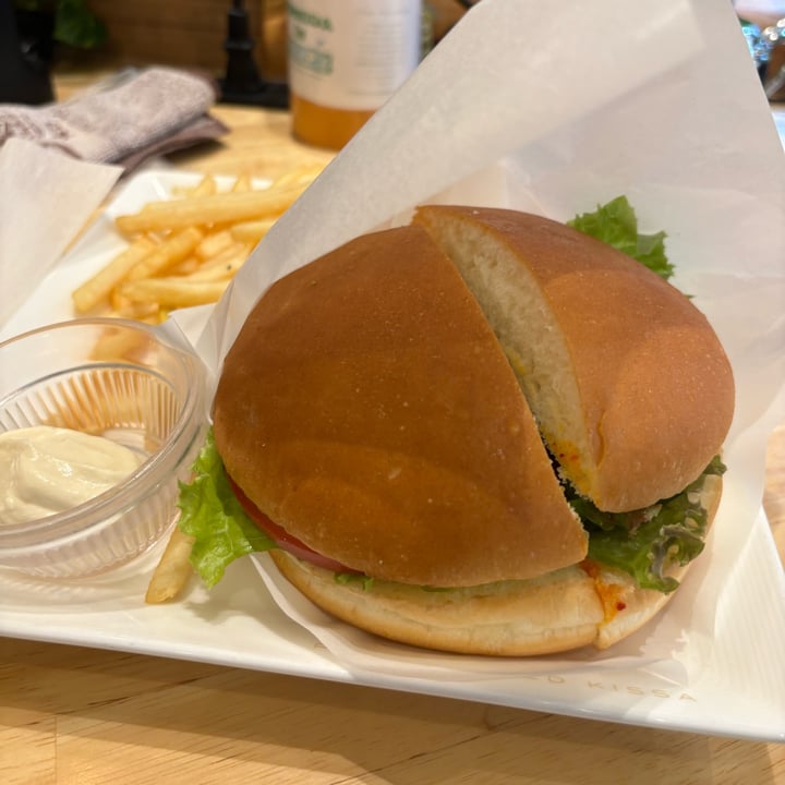 photo of KOMEDA is □（コメダイズ） Mala burger shared by @itsrinokt12 on  17 May 2024 - review