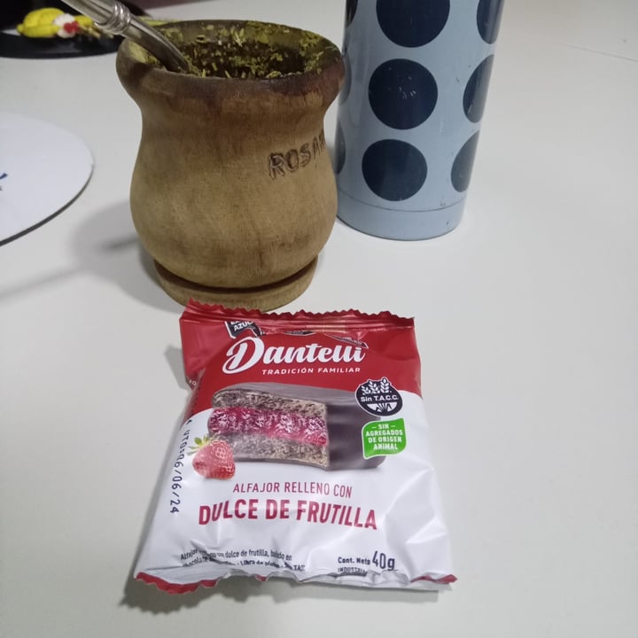 photo of dantelli Alfajor De Chocolate relleno con dulce de frutilla shared by @tfmaselli on  09 May 2024 - review