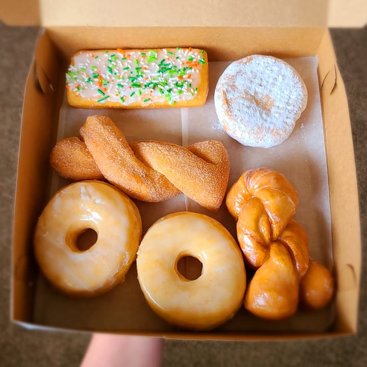 photo of Baker Benji's Vegan Glazed Twist Donut shared by @agreene428 on  27 Mar 2024 - review