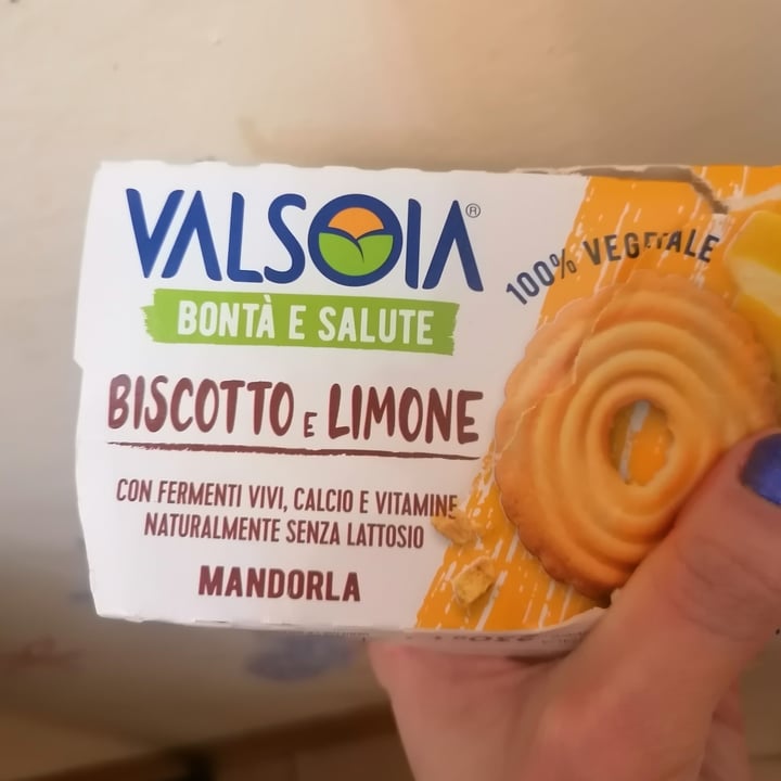 photo of Valsoia yogurt biscotto e limone shared by @asiagaleotti on  23 Feb 2024 - review