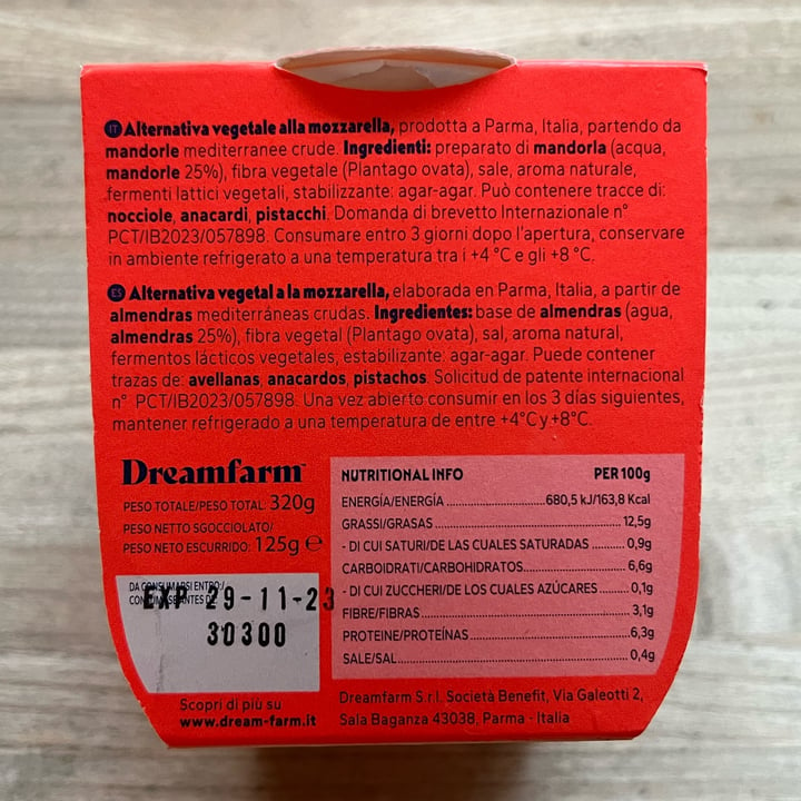 photo of Dreamfarm Alternativa vegetale alla mozzarella shared by @alessiof91 on  27 Dec 2023 - review