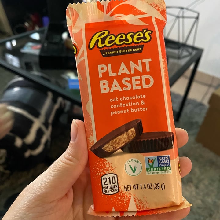 photo of Reese's plant based oat chocolate shared by @melybee on  10 Nov 2023 - review