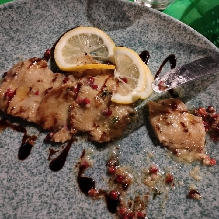 photo of Piperita Scaloppine di seitan al limone shared by @bloodymaryai on  28 Sep 2025 - review