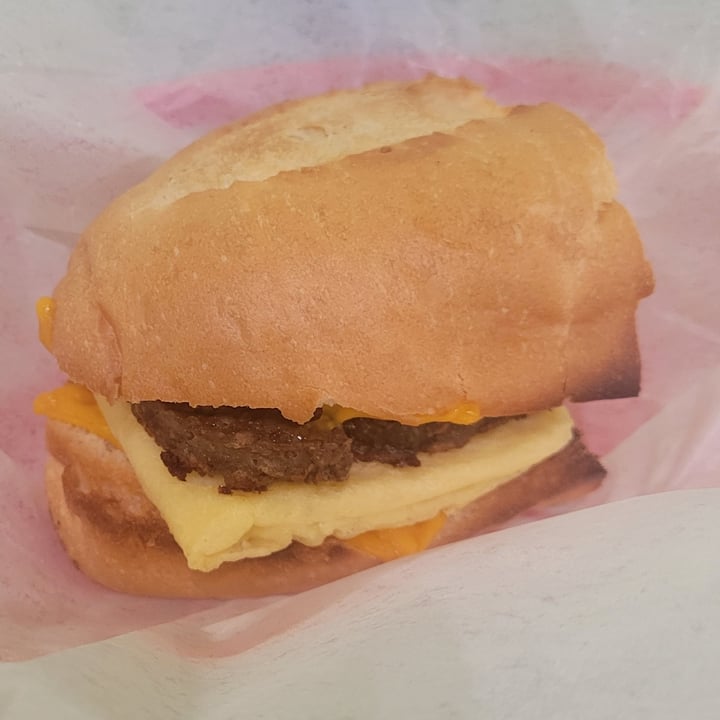 photo of Juice Junkies - Keller Sausage, Egg, and Cheese Breakfast Sandwich shared by @migithealien on  15 Aug 2024 - review
