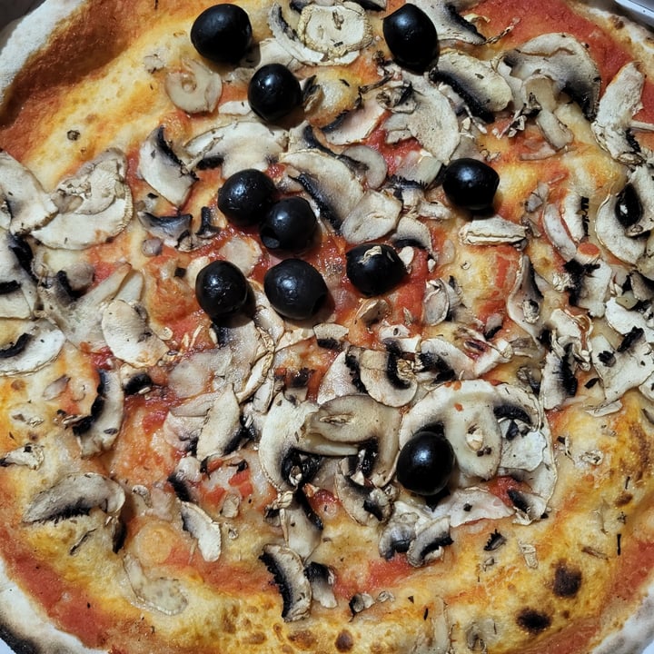 photo of Su Stampu Assemini Pizza funghi e olive shared by @francy82 on  22 Sep 2024 - review