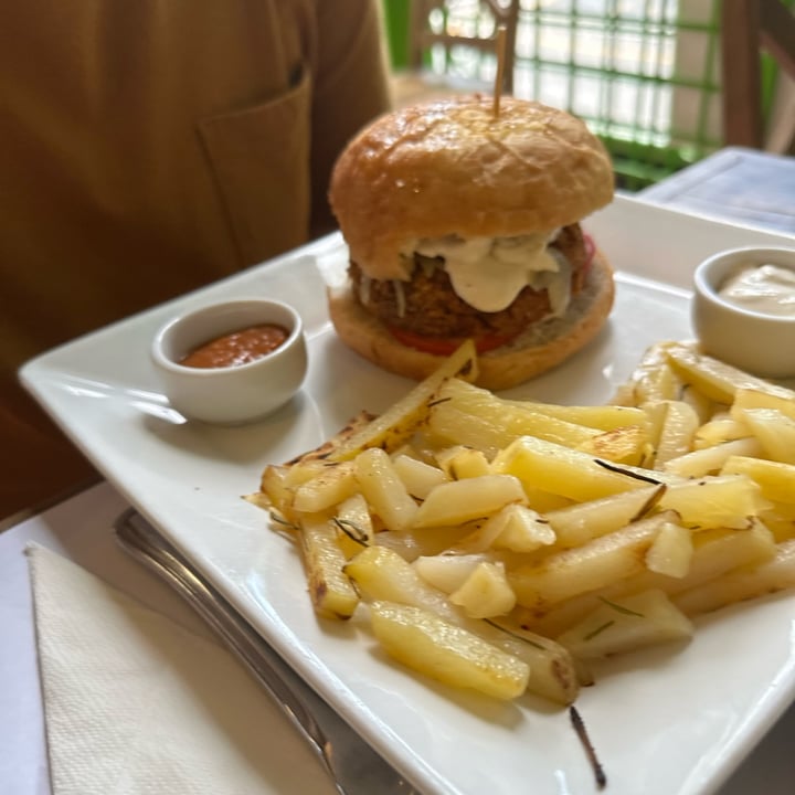 photo of Taste and See Burger shared by @lenazwo on  01 Dec 2023 - review
