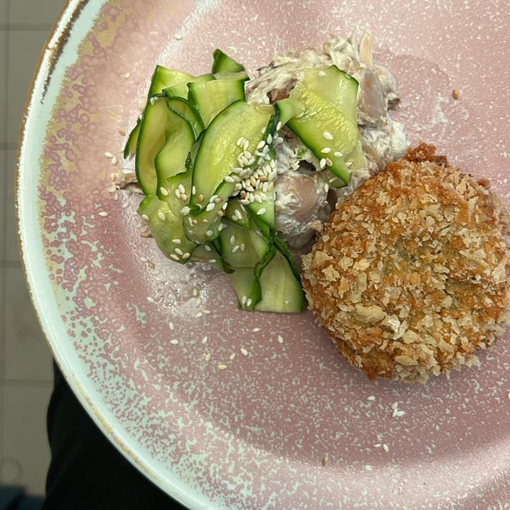 photo of Romeow Cat Bistrot jack fruit in salsa tartara, zucchine marinate al sesamo tostato, pomodori verdi fritti shared by @m4ri0 on  16 Oct 2023 - review