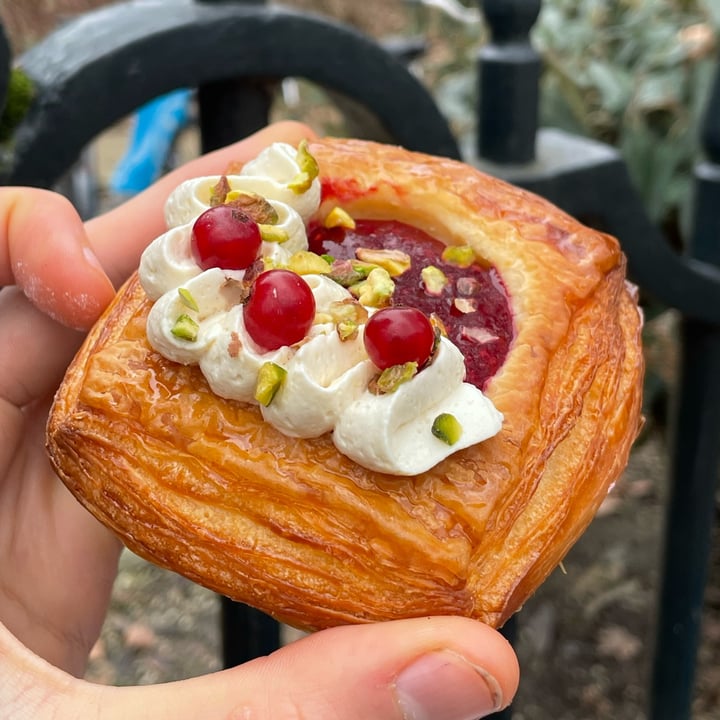photo of Life's a Peach Seasonal Danish shared by @david- on  16 Feb 2025 - review