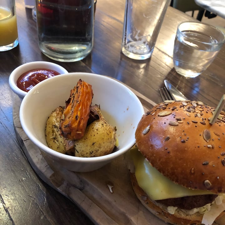 photo of Wulf & Lamb Truffle Burger shared by @bessiebean on  17 Jan 2024 - review