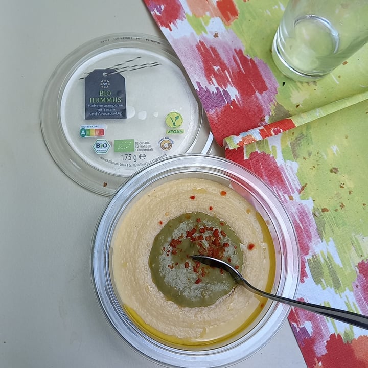 photo of Wonnemeyer Hummus mit Sesam und Avocado-Dip shared by @thekangaroo on  12 May 2024 - review