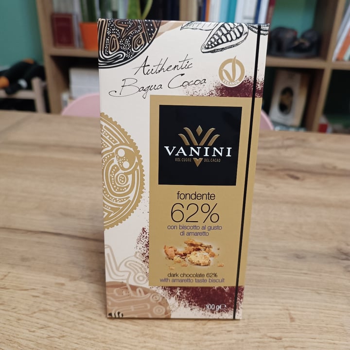 photo of Vanini Cioccolato fondente 62% con biscotto al gusto di amaretto shared by @patapitumpa on  23 Aug 2025 - review
