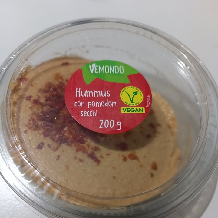 photo of Vemondo hummus con pomodori secchi shared by @giudymorale on  24 May 2024 - review