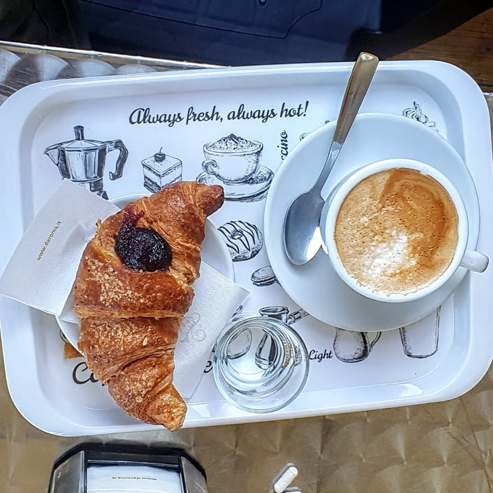 photo of Pastry Aurora Snc Di Tonelli And Elena C. croissant ai frutti di bosco shared by @zianena on  23 Sep 2023 - review