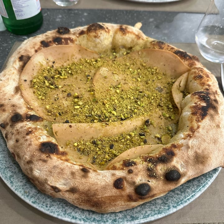 photo of L'Evoluzione Pizza contemporanea Pizza Pistaveg shared by @cip88 on  18 Apr 2025 - review